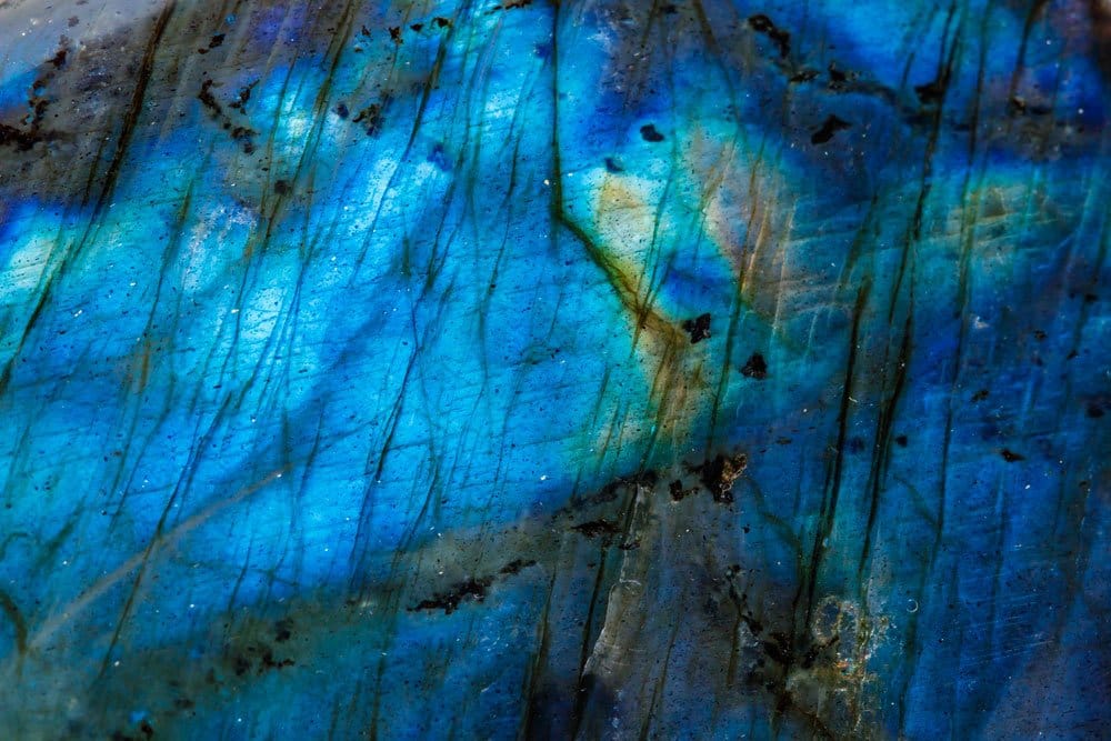Pierre labradorite naturelle — vertus et bienfaits en lithothérapie