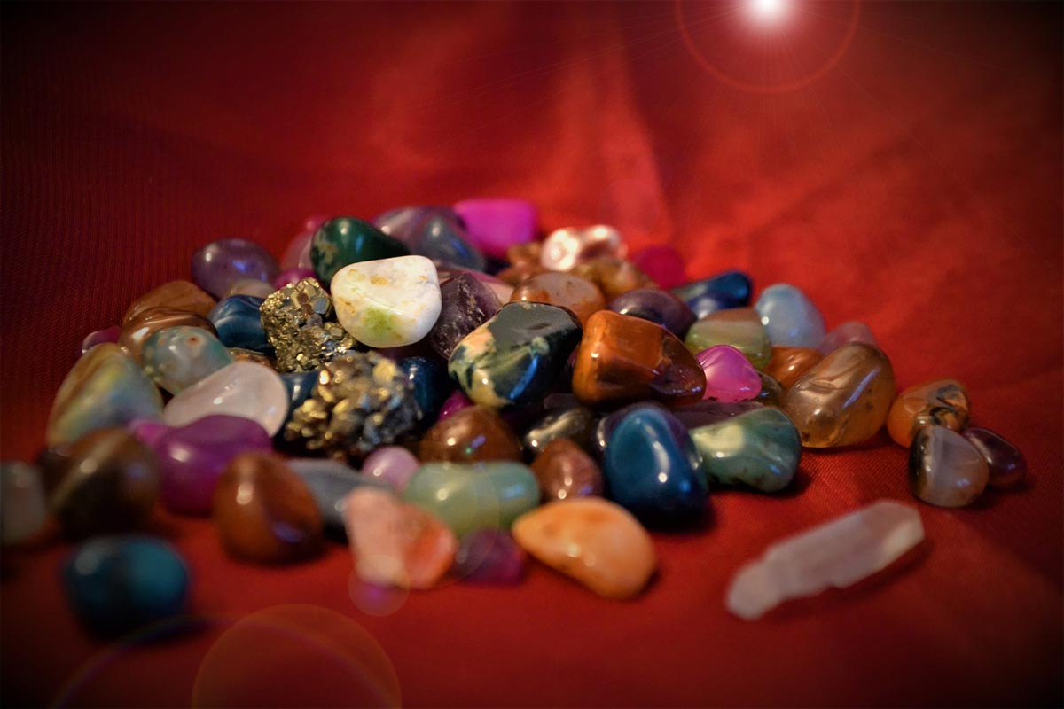 Les pierres de protection, vos anges gardiens   Pierre, Pierre  lithothérapie, Pierres et cristaux