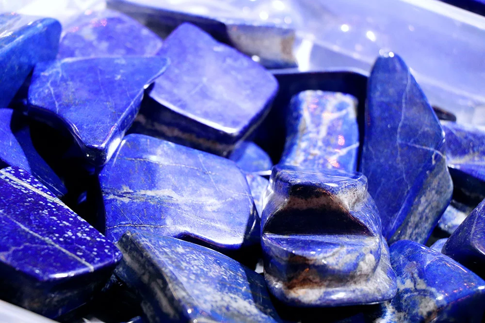 Pierre lapis lazuli naturelle — vertus et bienfaits en lithothérapie