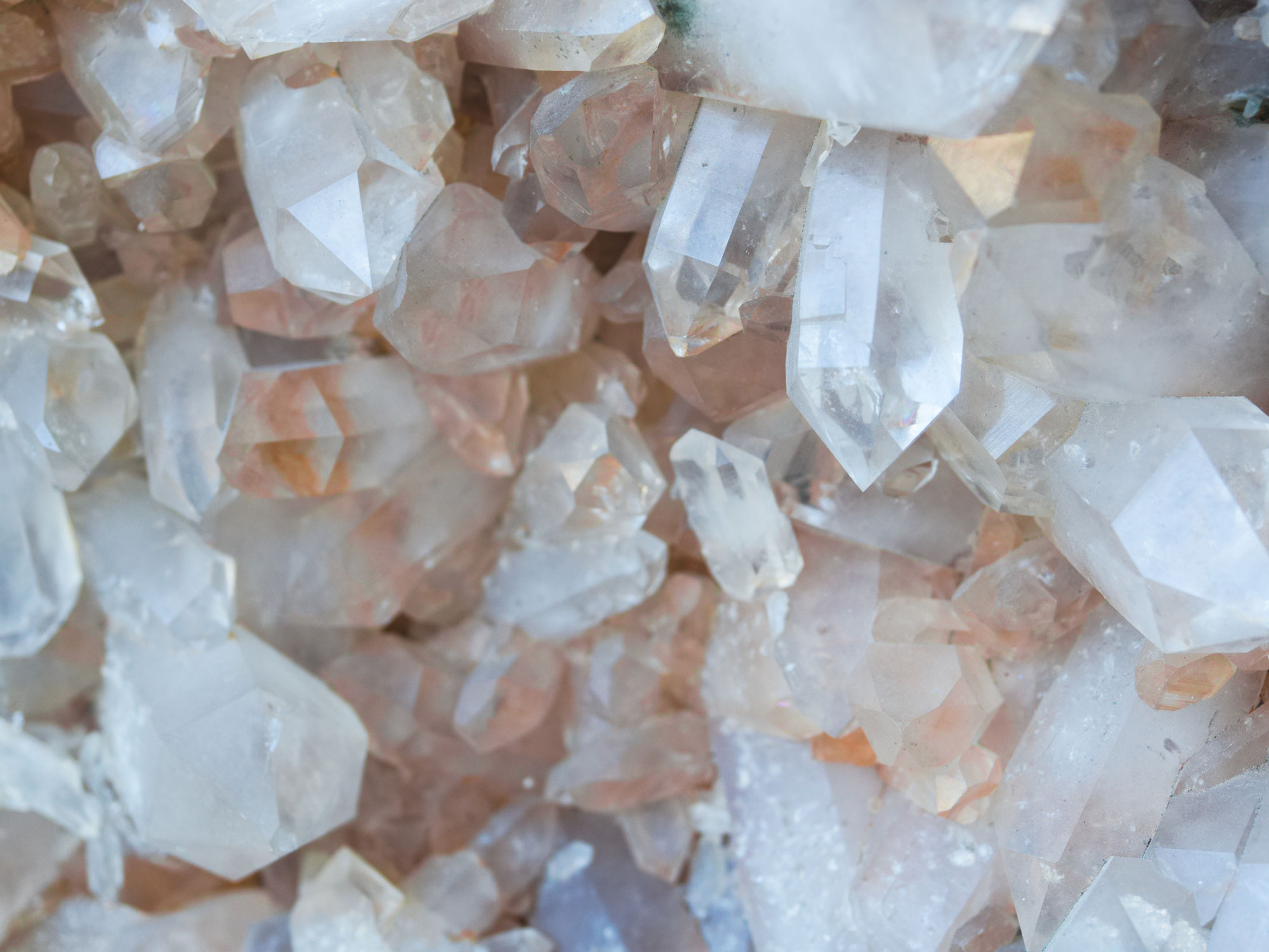 Tout savoir sur les agrégats de cristaux - France Minéraux