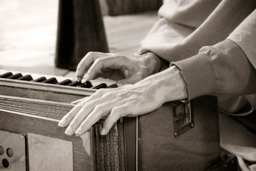 instrument-harmonium-description