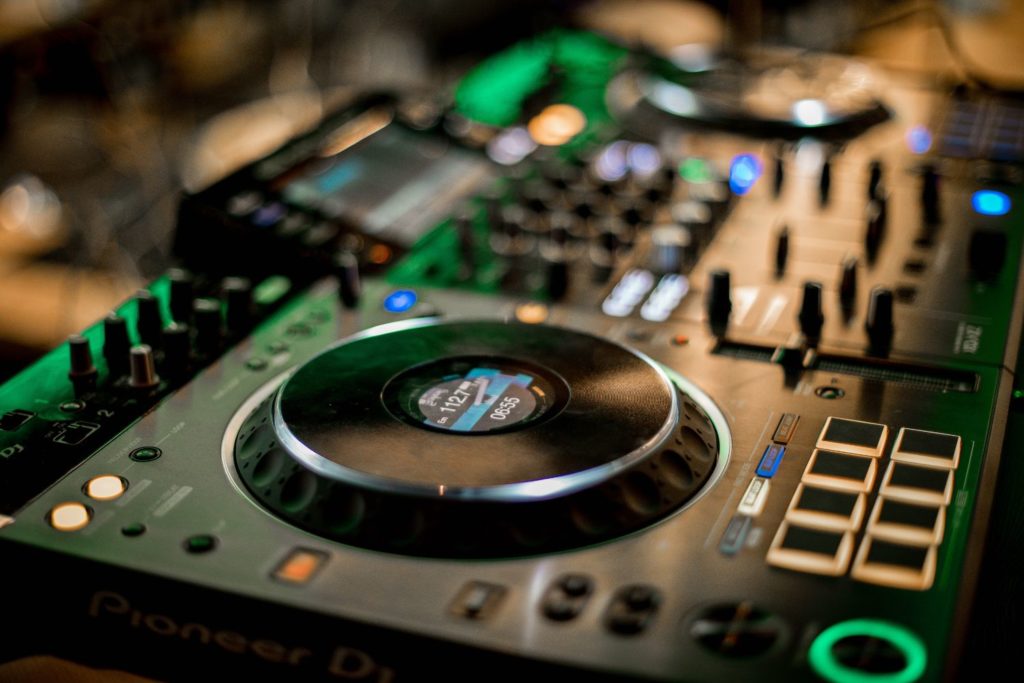 instrument-Controleur-DJ-numerique-apprendre