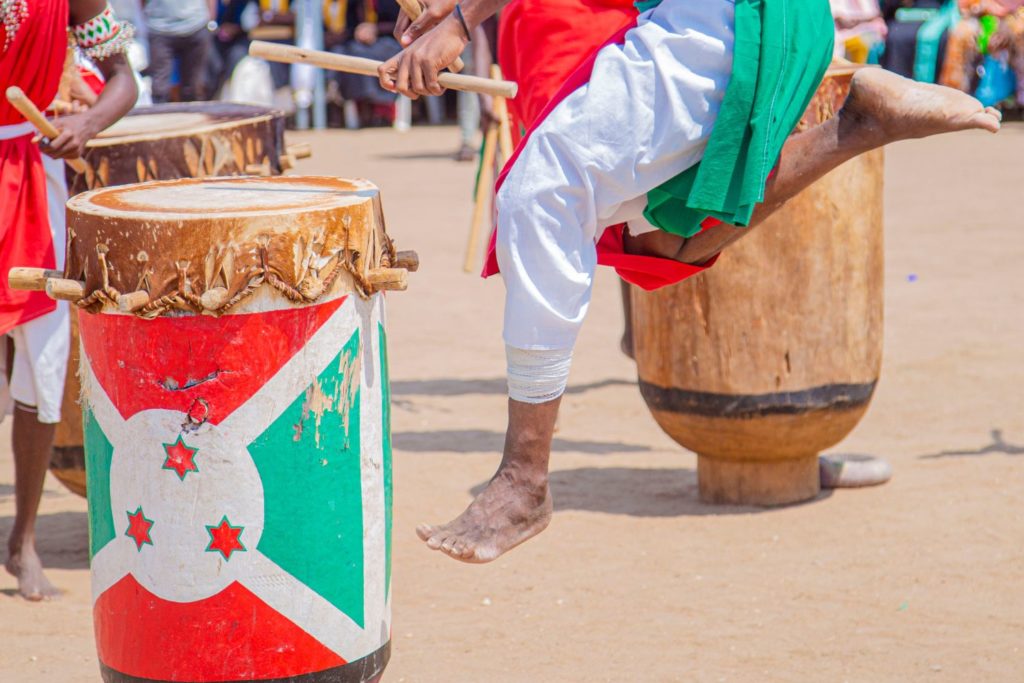 instrument-tambour-burundi-fonctionnement